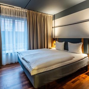 Kleine Kamer met een King Size Bed
